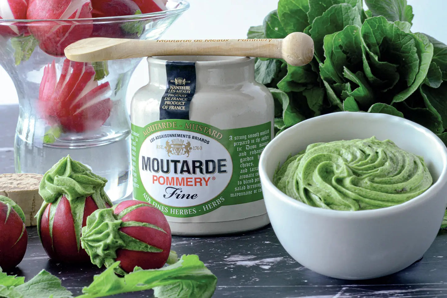 Radis croquants, beurre de fanes à la moutarde aux fines herbes