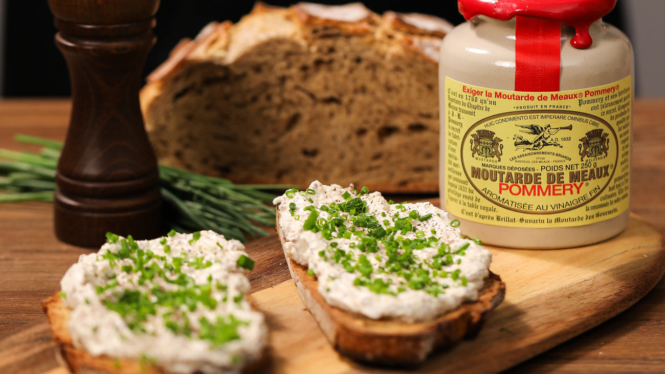 Tartine Au Fromage Frais Herbes Et Moutarde De Meaux Pommery tartine-au-fromage-frais-herbes-et-moutarde-de-meaux-pommery